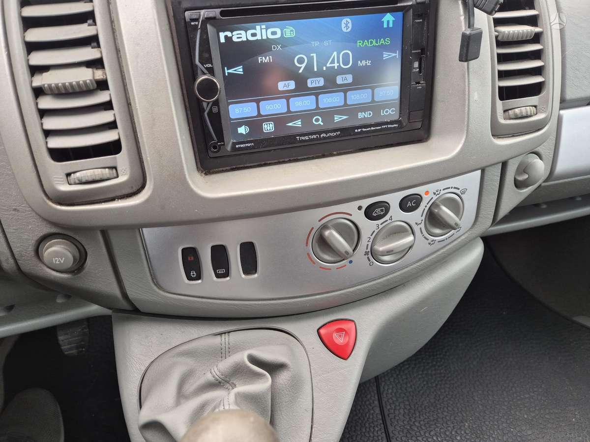 Opel Vivaro 2010 — photo 28