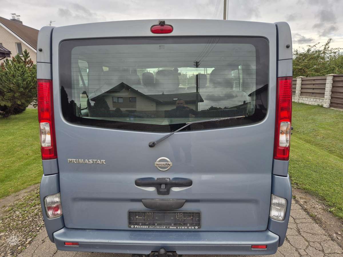 Opel Vivaro 2010 — engine 2500 cm³, 145 HP (107kW)