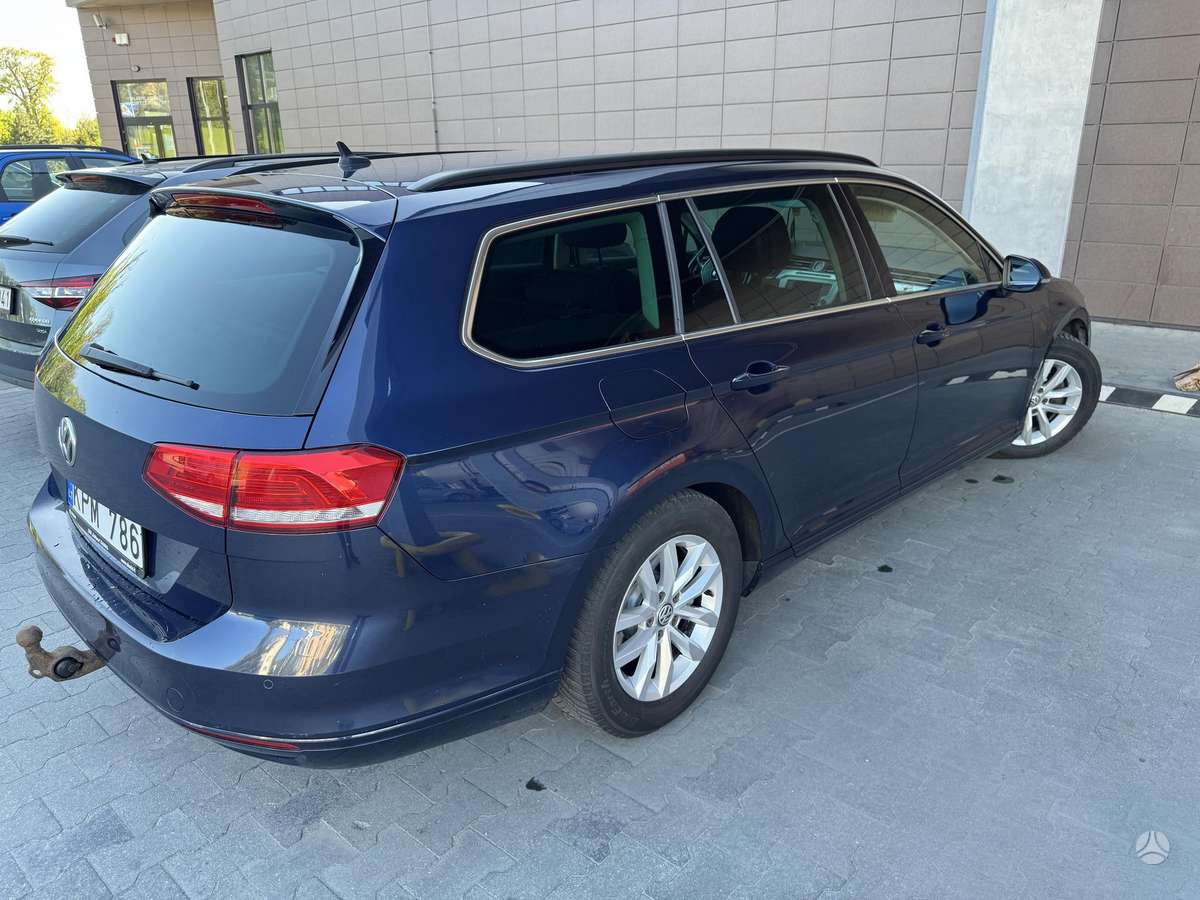 Volkswagen Passat 2015 — rear view