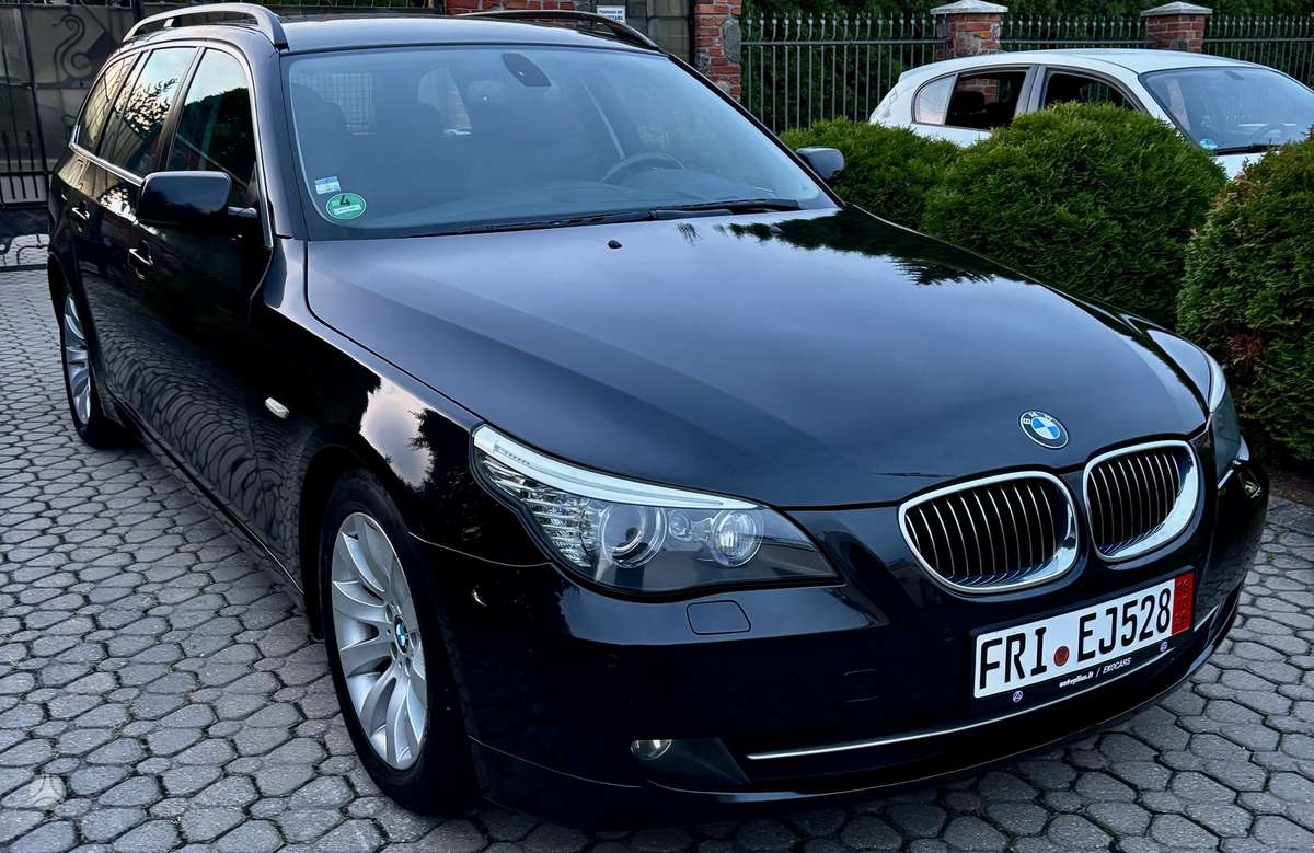 BMW 535 2009 — interior