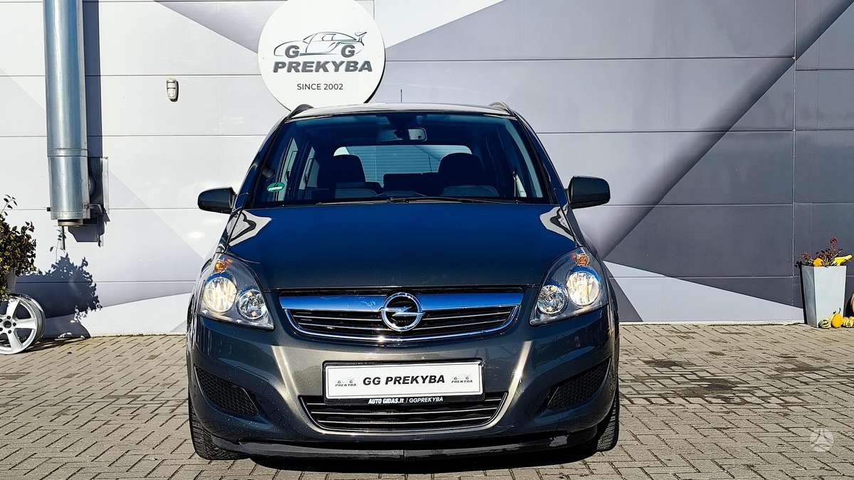 Opel Zafira 2013 — салон