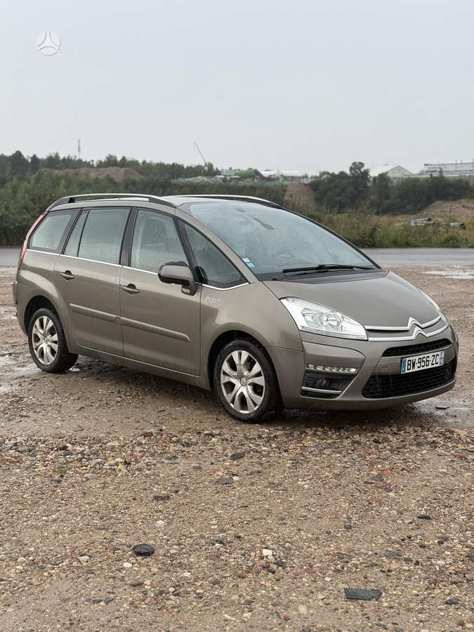 Citroen Grand 2011 — салон
