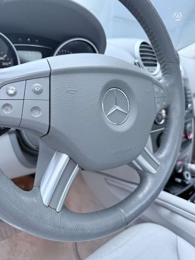 Mercedes-Benz ML320 2006 — photo 19