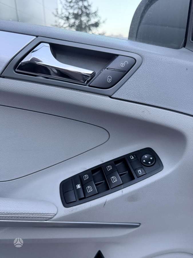 Mercedes-Benz ML320 2006 — photo 20