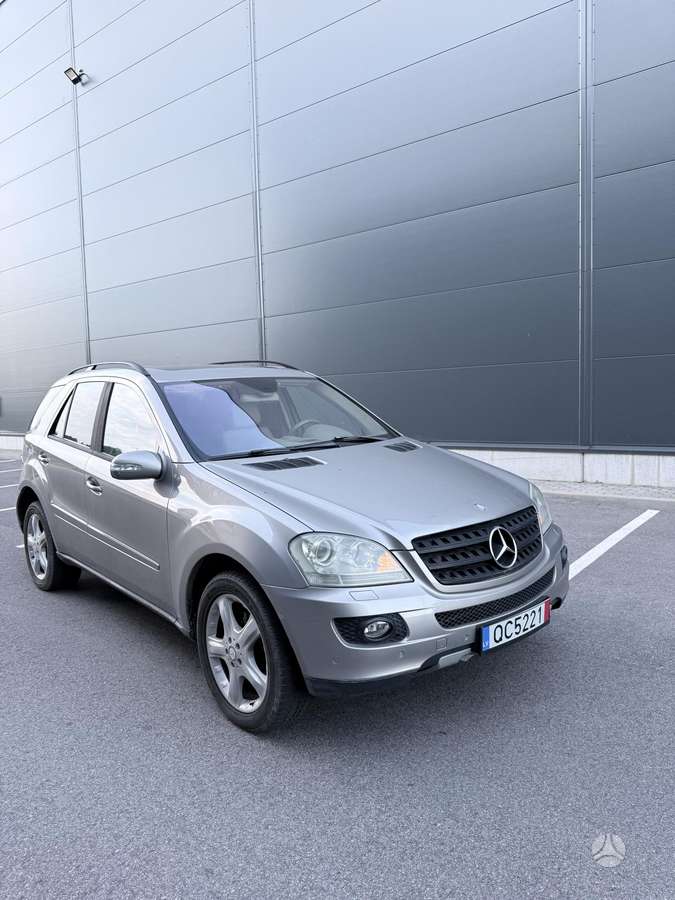 Mercedes-Benz ML320 2006 — interior