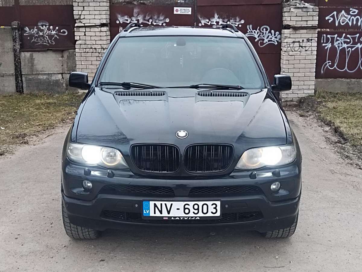 BMW X5 2004 — rear view