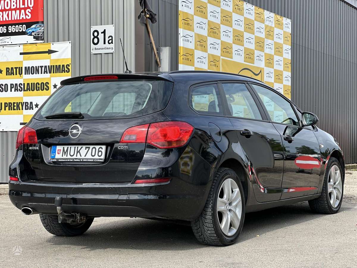 Opel Astra 2011 — photo 11