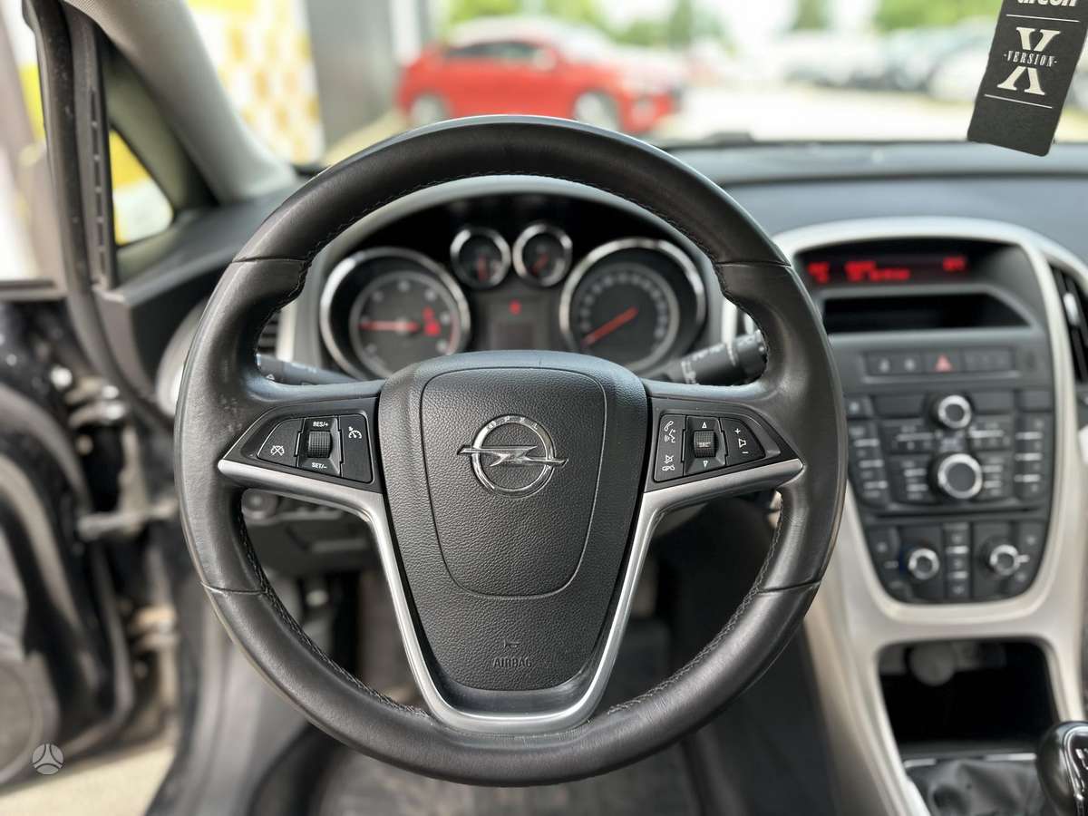 Opel Astra 2011 — photo 20