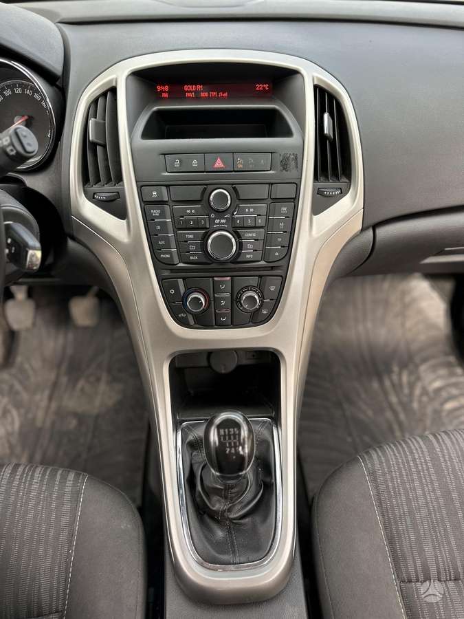 Opel Astra 2011 — photo 22