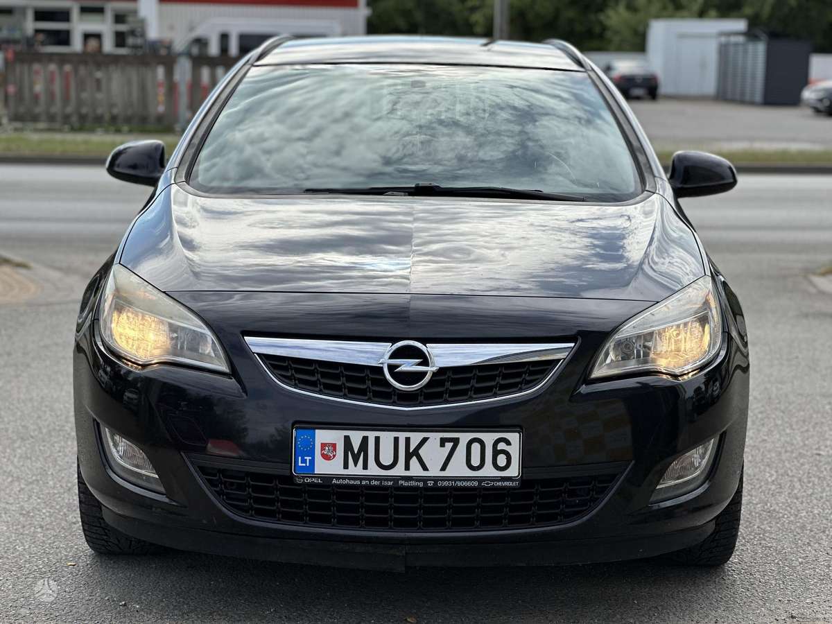 Opel Astra 2011 — photo 5