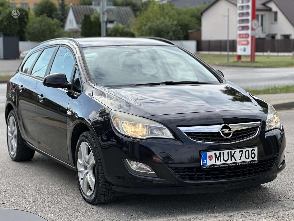 Opel Astra 2011 — photo 6