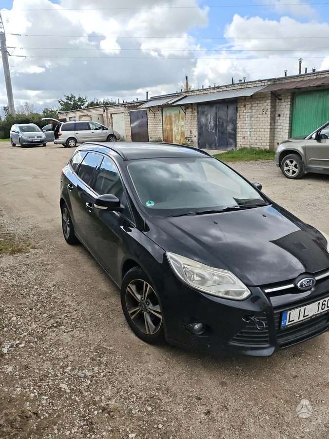 Ford Focus 2014 — вигляд ззаду