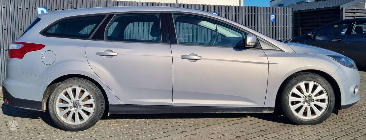 Ford Focus 2011 — фото 10