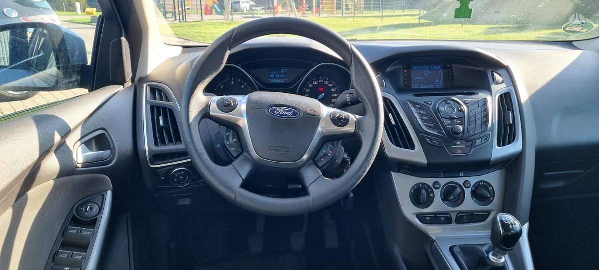 Ford Focus 2011 — вигляд ззаду