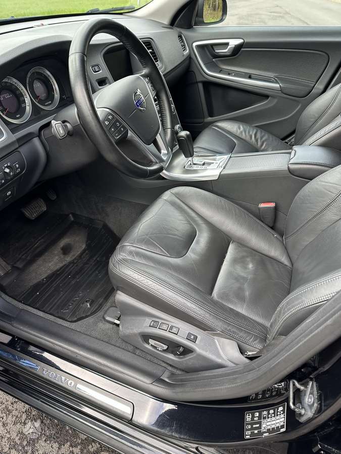 Volvo V60 2011 — photo 10