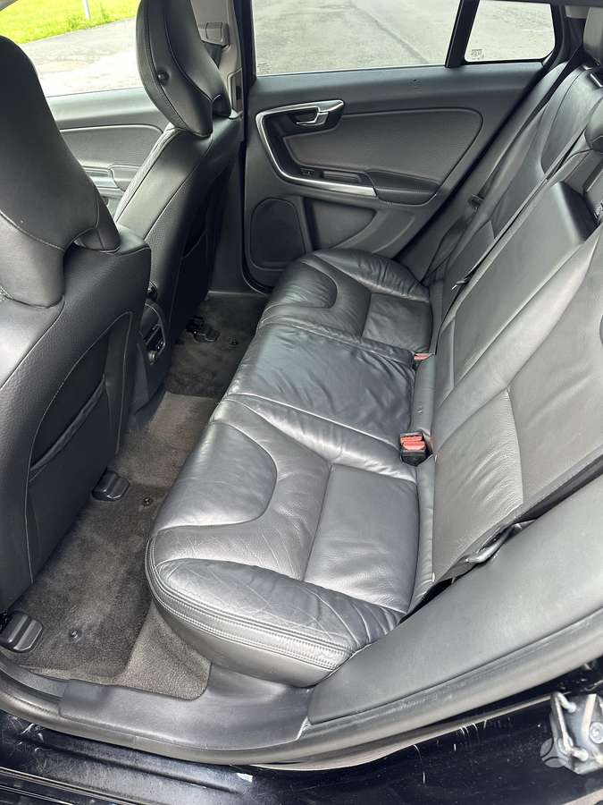 Volvo V60 2011 — photo 12