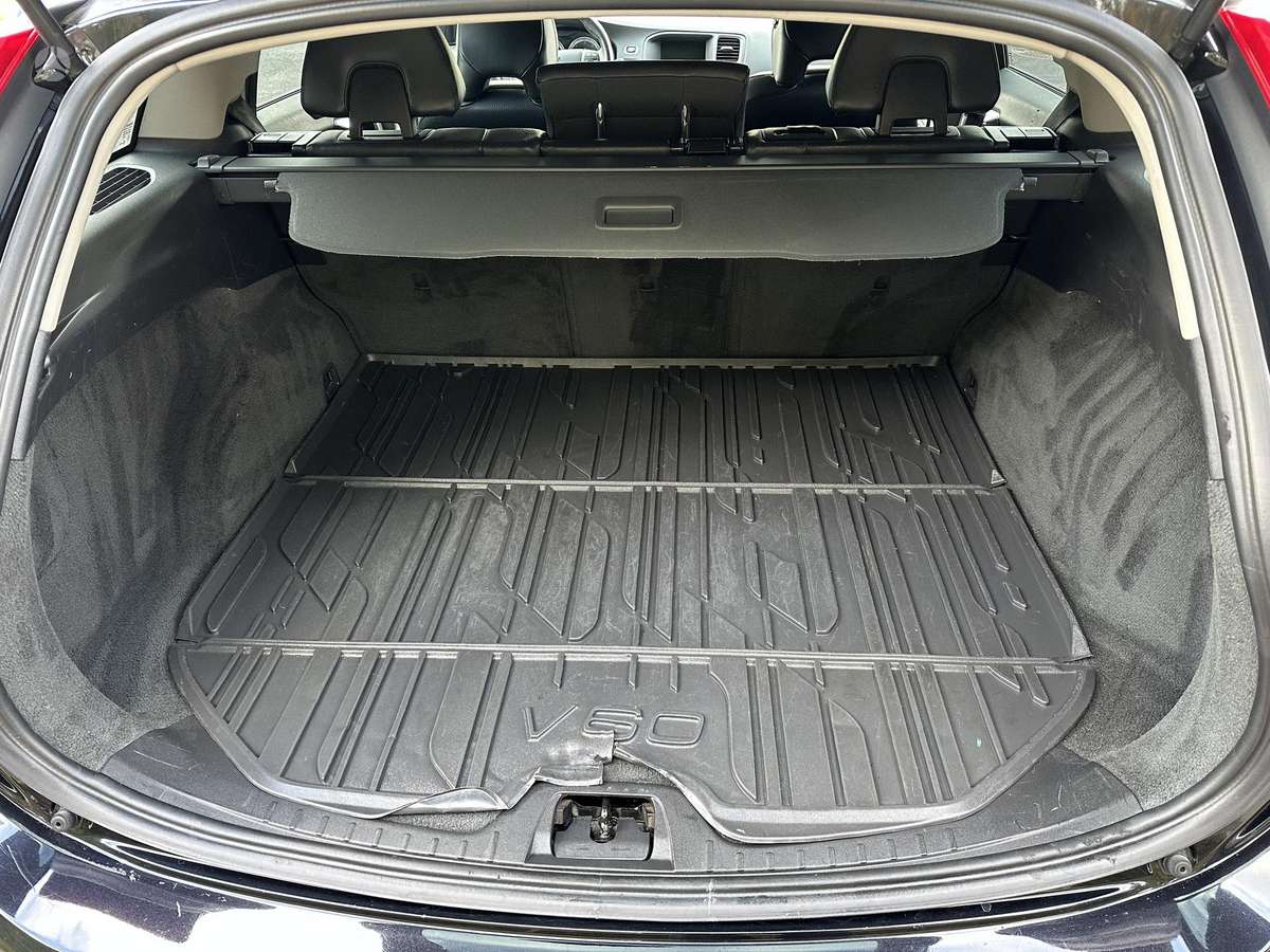 Volvo V60 2011 — photo 14