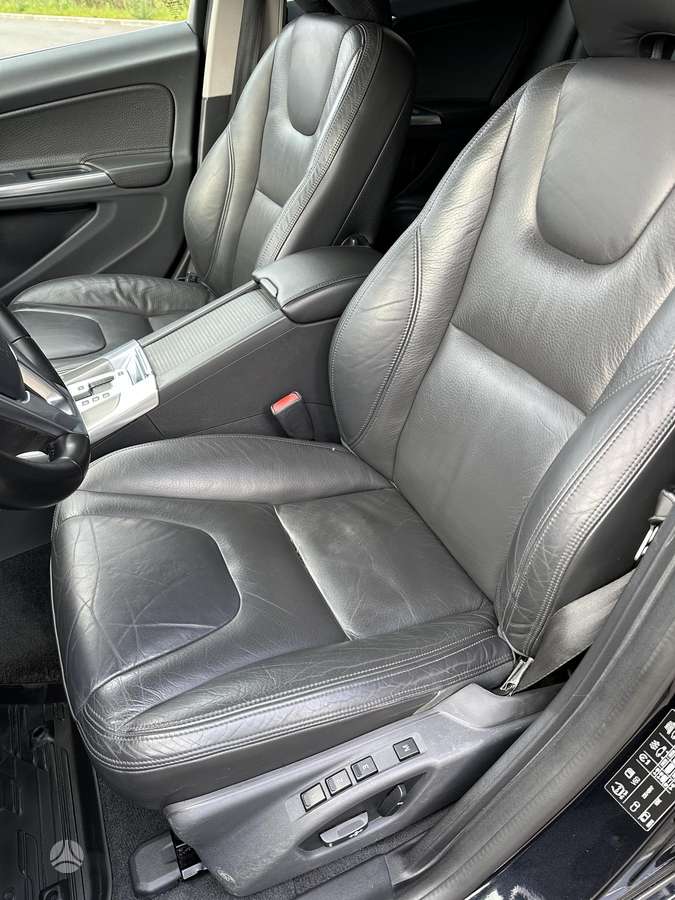 Volvo V60 2011 — photo 16