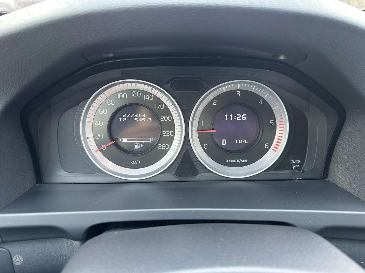 Volvo V60 2011 — photo 18