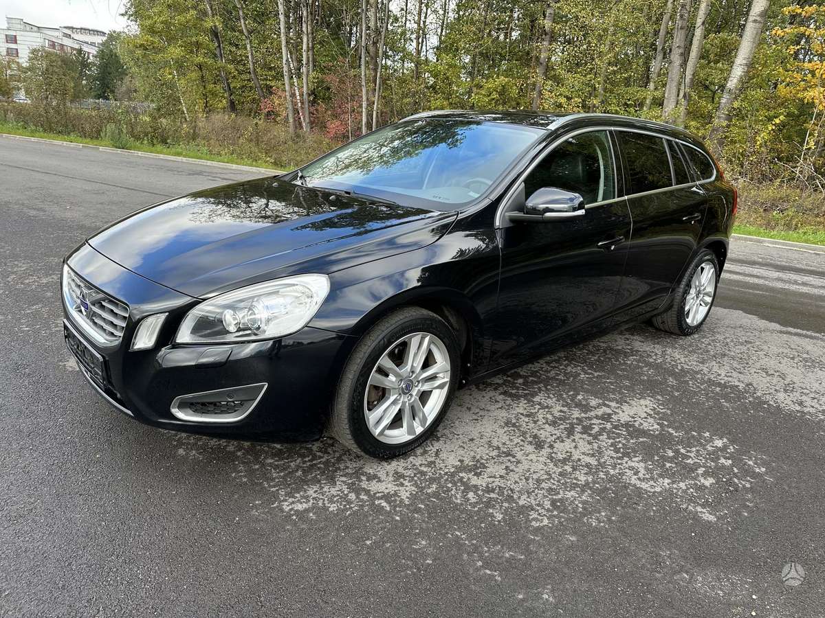 Volvo V60 2011 — rear view