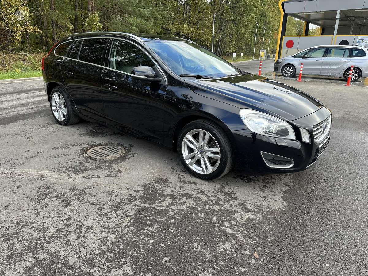 Volvo V60 2011 — engine 1984 cm³, 163 HP (120kW)