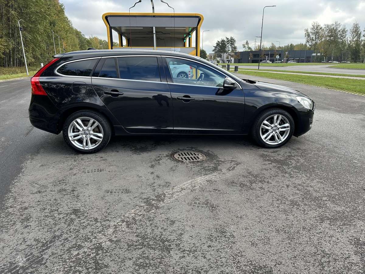 Volvo V60 2011 — photo 6
