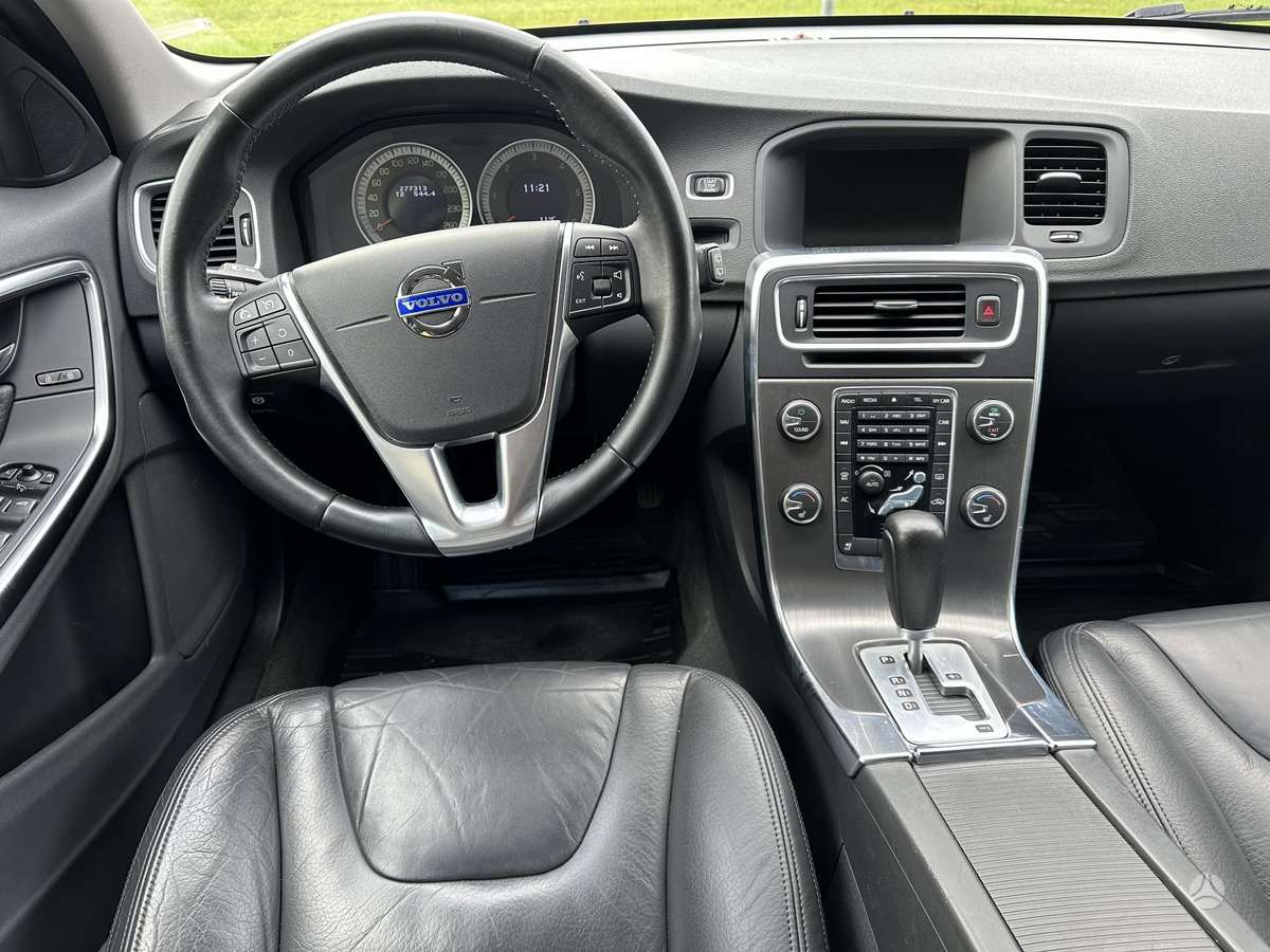 Volvo V60 2011 — photo 9