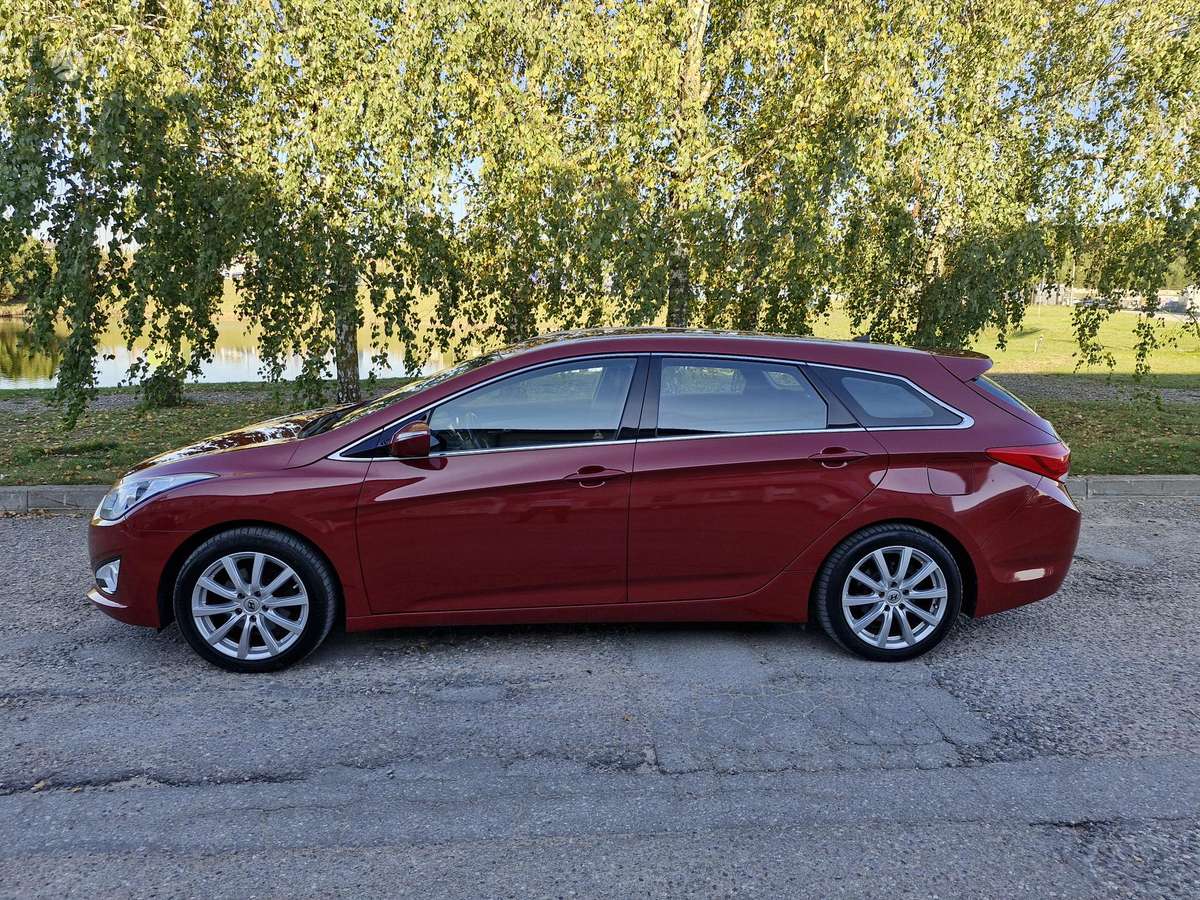 Hyundai i40 2013 — rear view