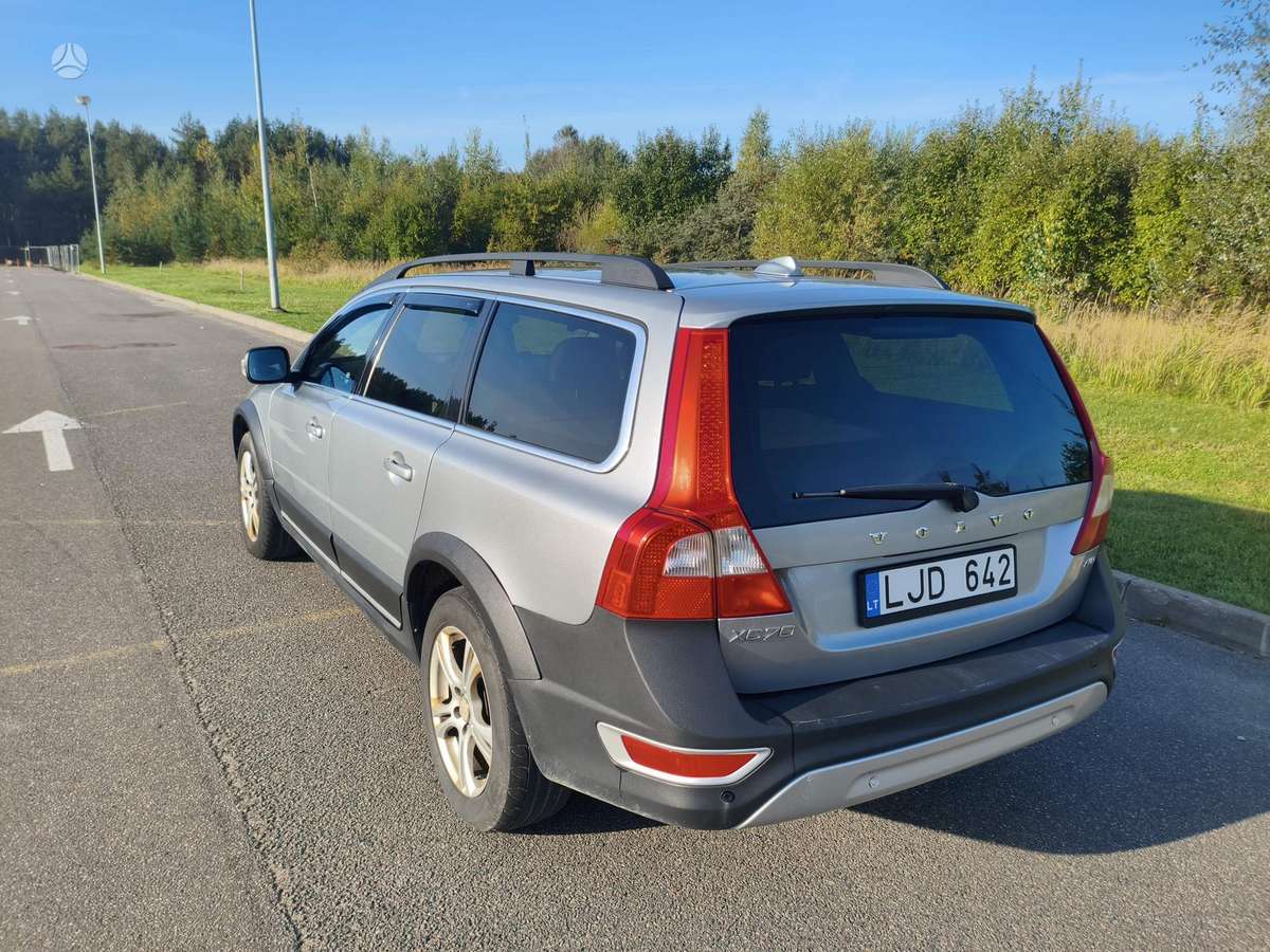 Volvo XC70 2012 — interior