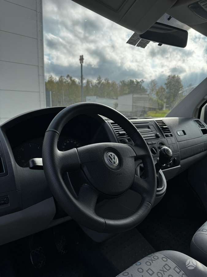 Volkswagen Transporter 2008 — photo 17