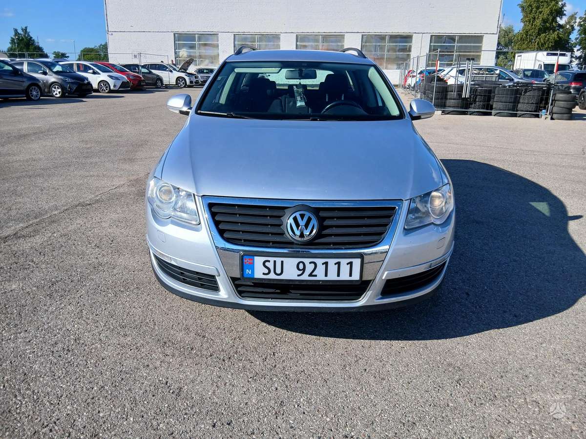 Volkswagen Passat 2010 — вигляд ззаду