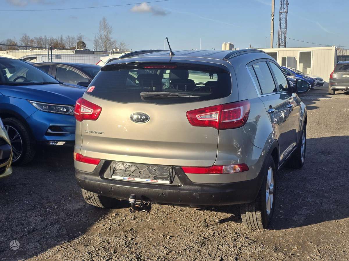 Kia Sportage 2010 — rear view