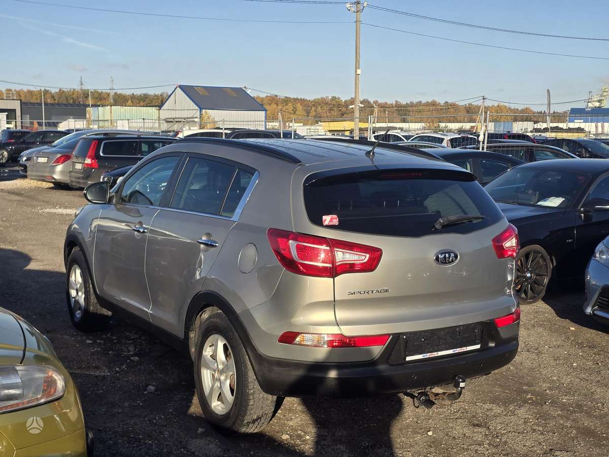 Kia Sportage 2010 — interior