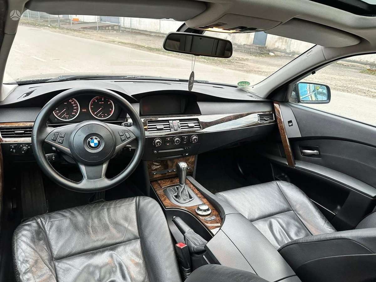 BMW 535 2005 — interior