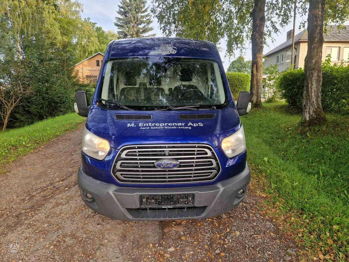 Ford Transit 2015 — вигляд ззаду