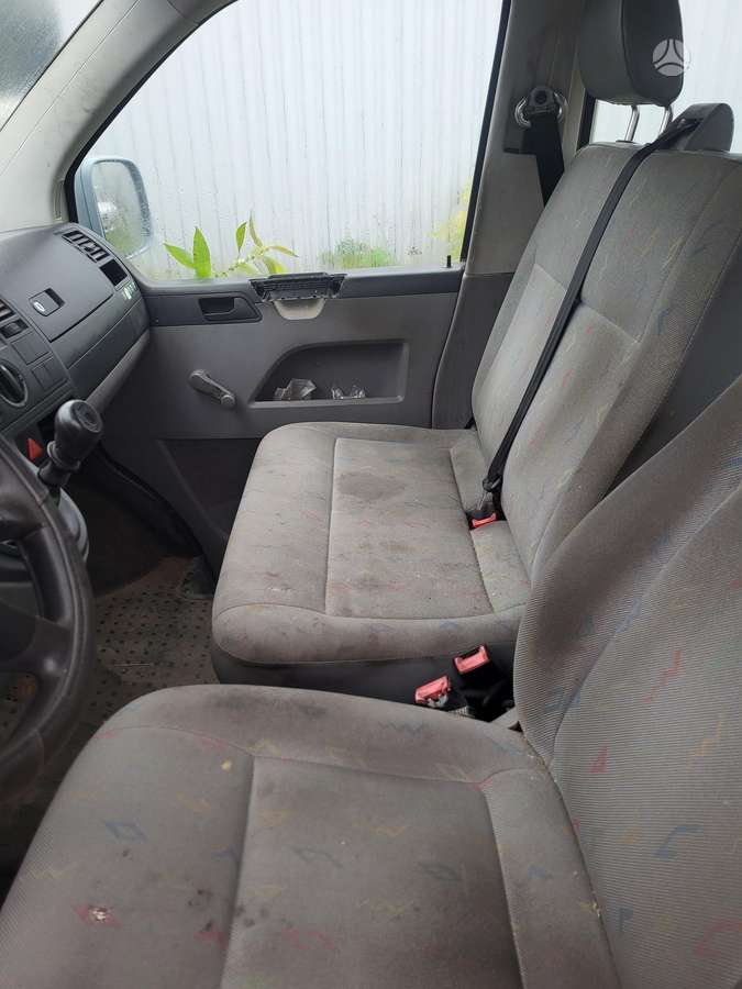 Volkswagen Transporter 2006 — салон