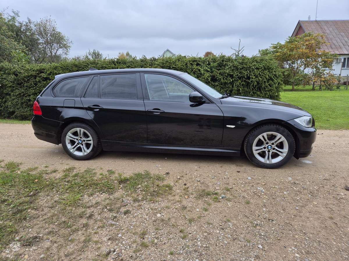 BMW 318 2012 — двигун 2000 cm³, 143 HP (105kW)