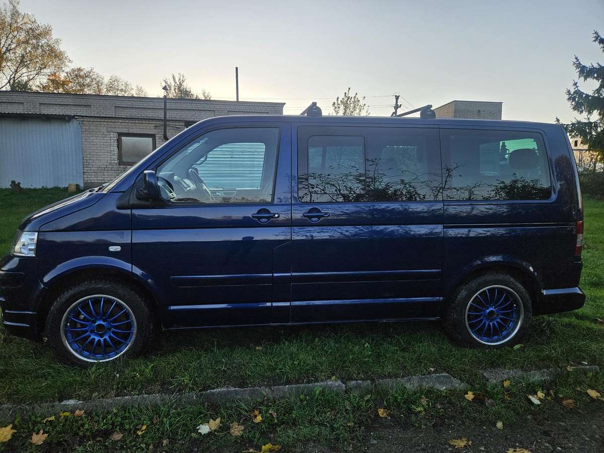 Volkswagen Multivan 2005 — rear view