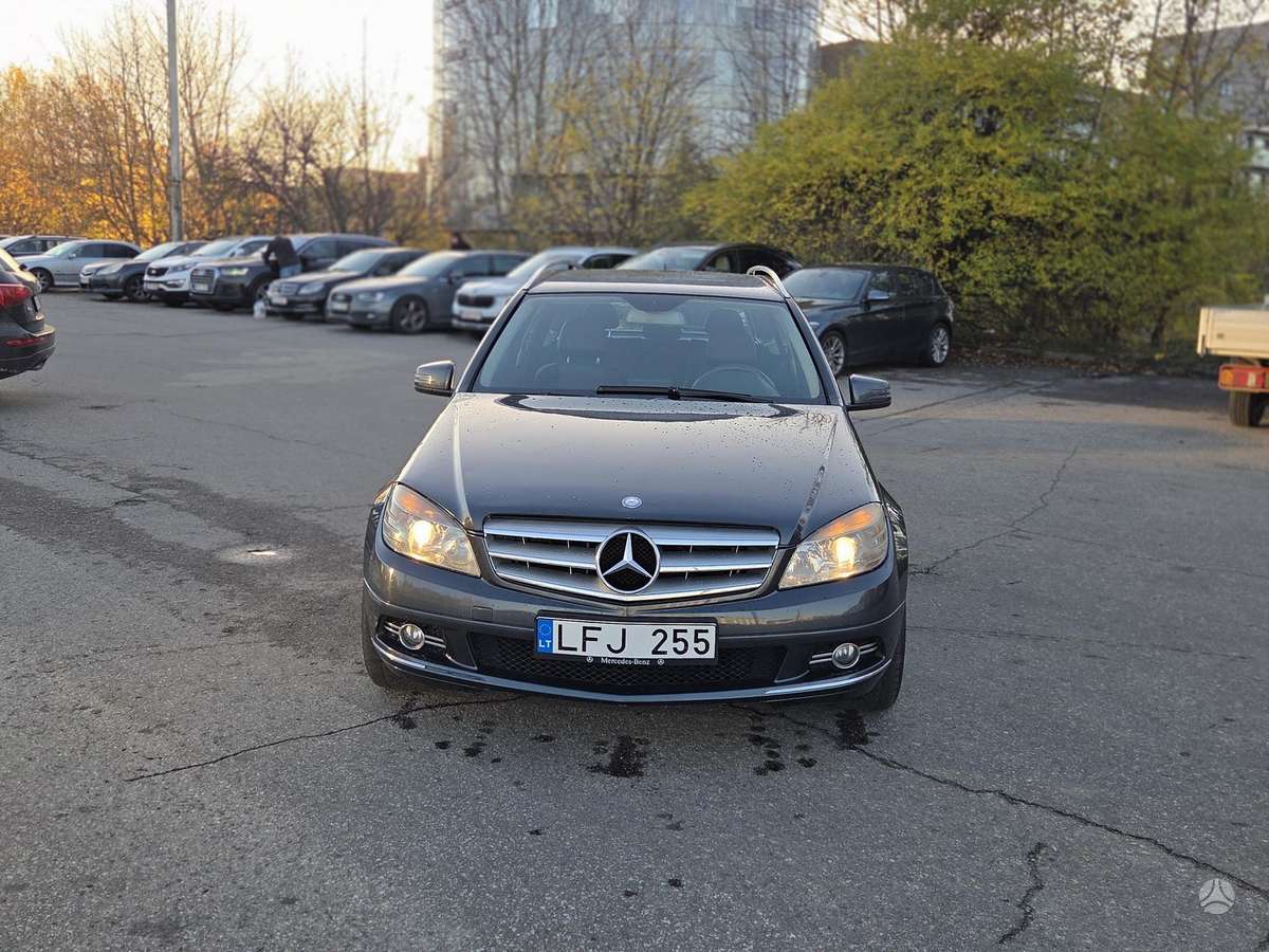 Mercedes-Benz C200 2010 — rear view