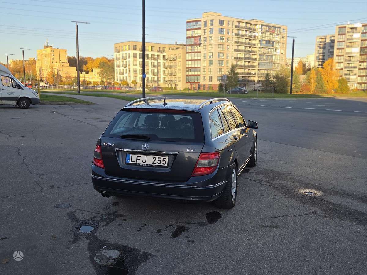 Mercedes-Benz C200 2010 — photo 5