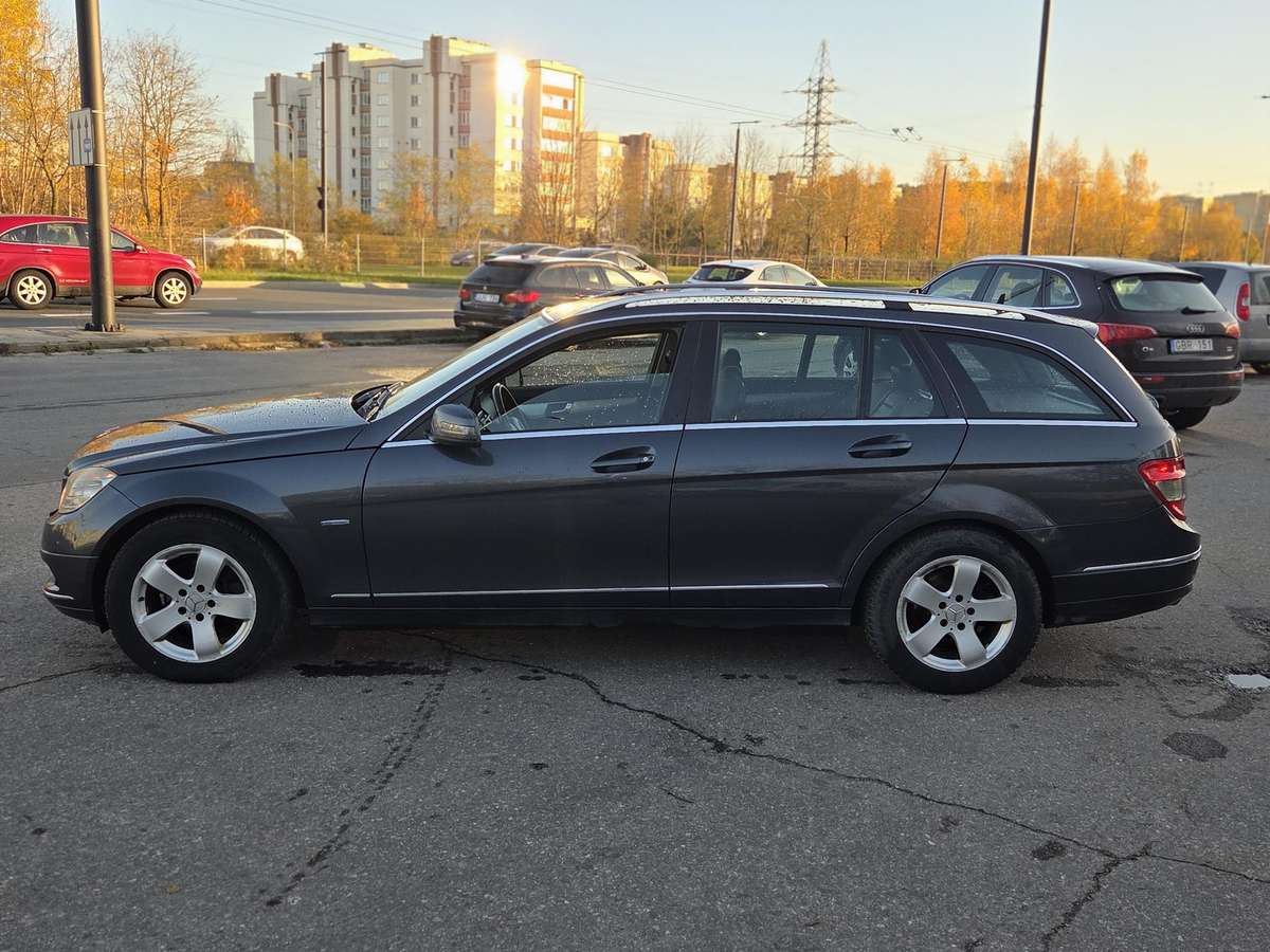 Mercedes-Benz C200 2010 — photo 8