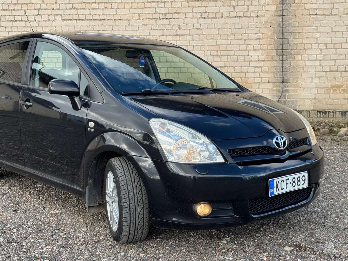 Toyota Corolla 2005 — вигляд ззаду