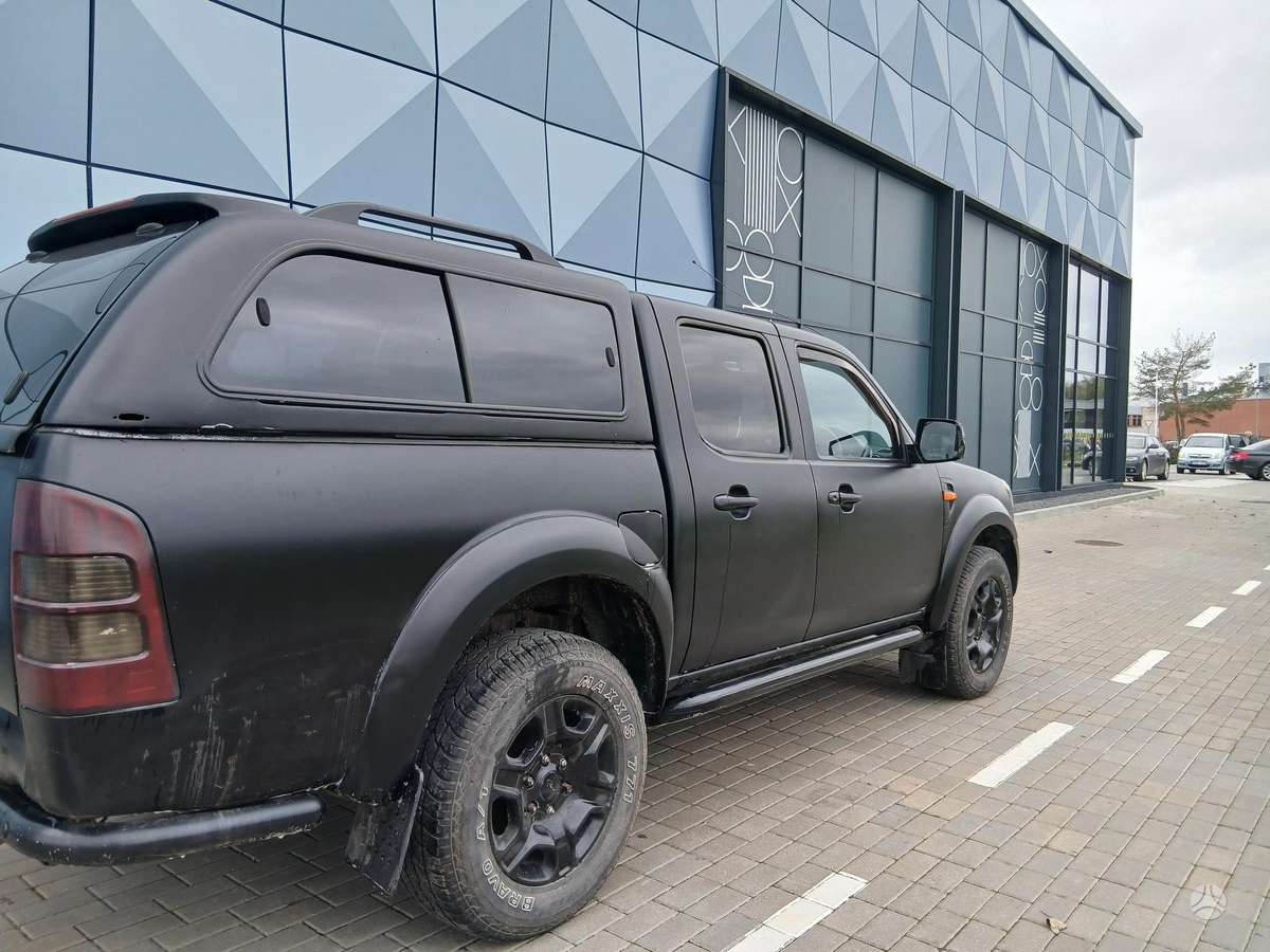 Ford Ranger 2010 — rear view