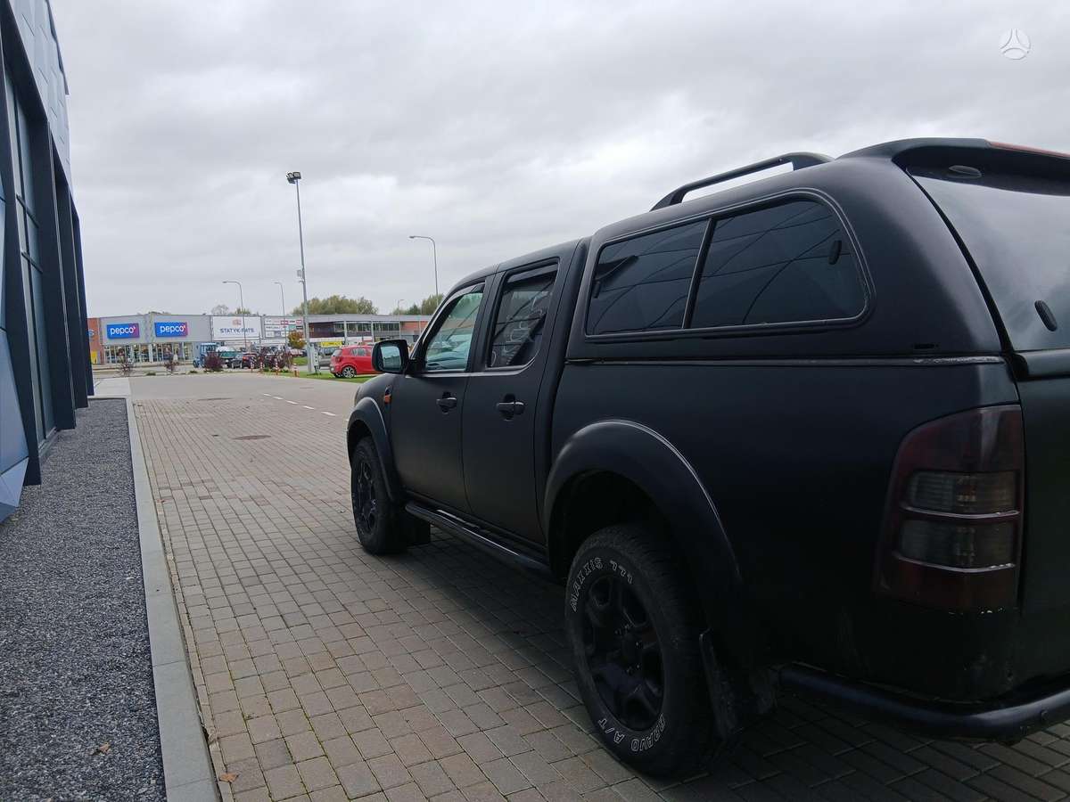 Ford Ranger 2010 — interior