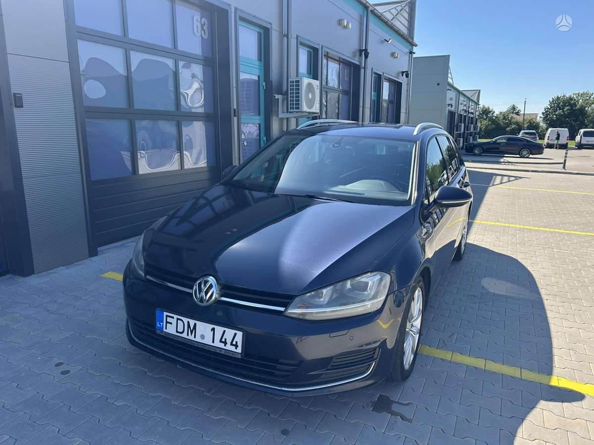 Volkswagen Golf 2013 — салон