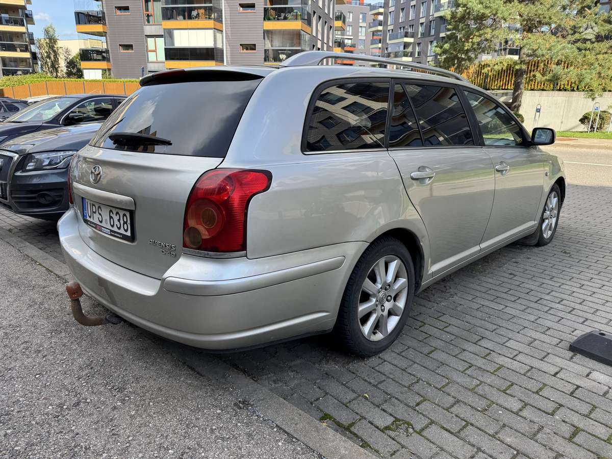 Toyota Avensis 2006 — салон