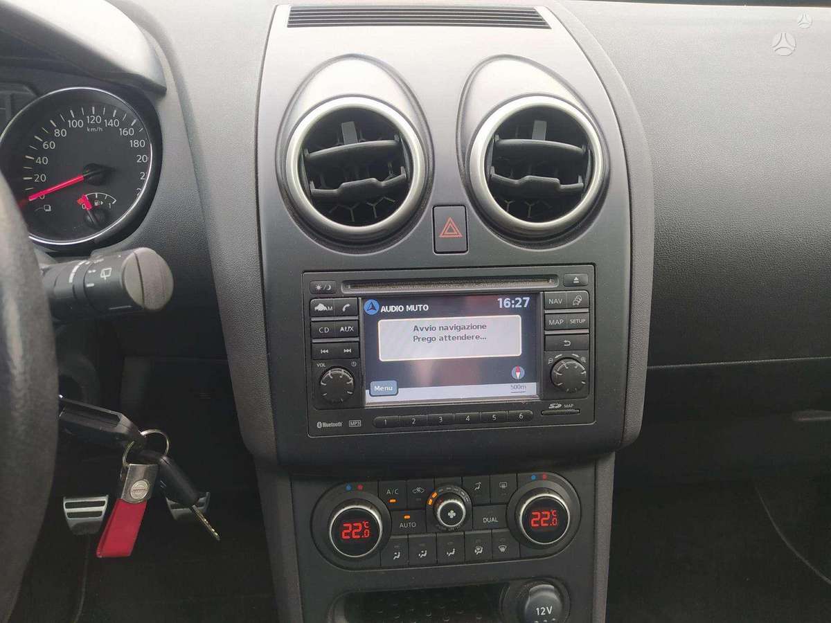 Nissan Qashqai 2011 — photo 22