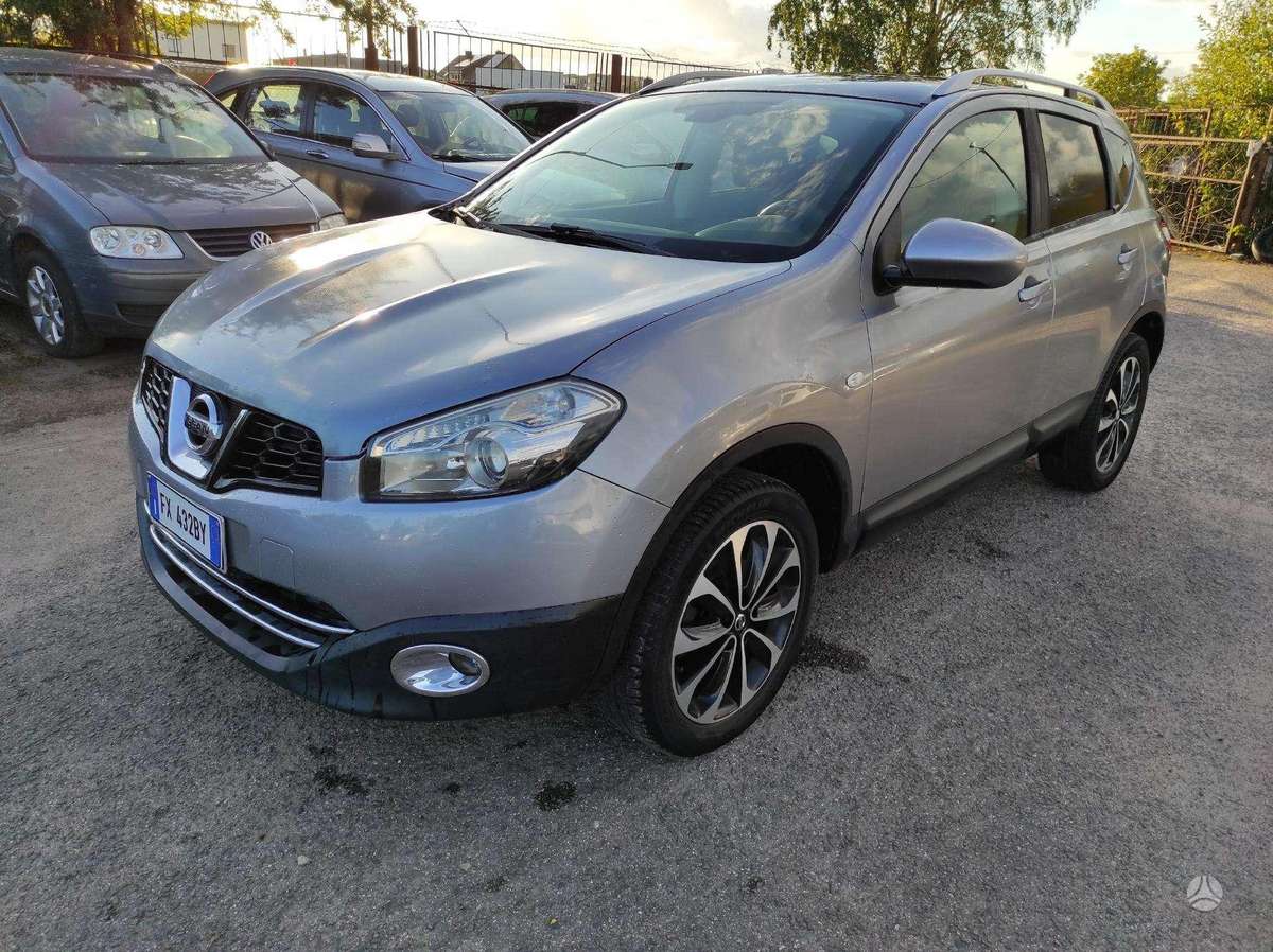 Nissan Qashqai 2011 — interior