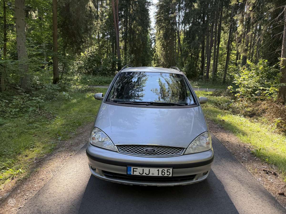 Ford Galaxy 2005 — rear view