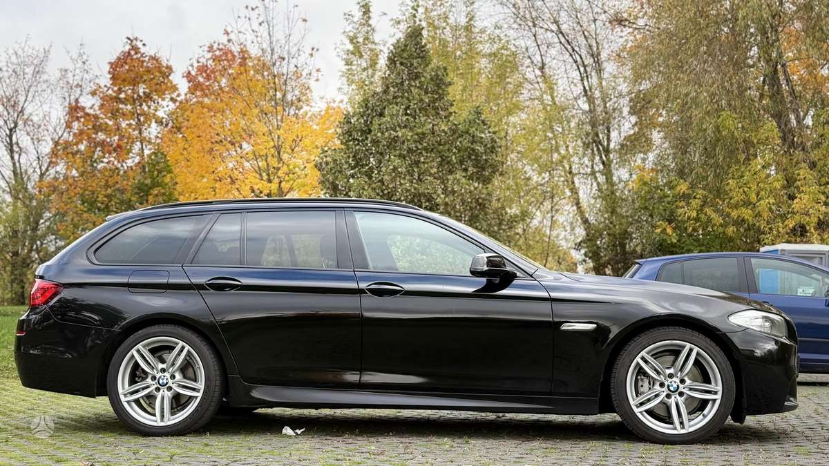 BMW 525 2013 — салон